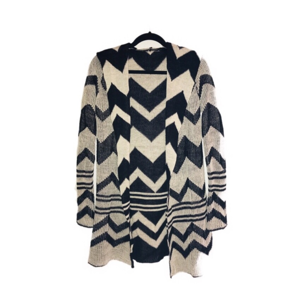 🌸Small black and cream hooded cardigan.